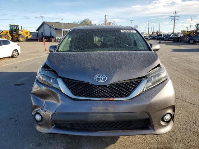 Photo 4 VIN: 5TDXZ3DC7HS829067 - TOYOTA SIENNA SE 