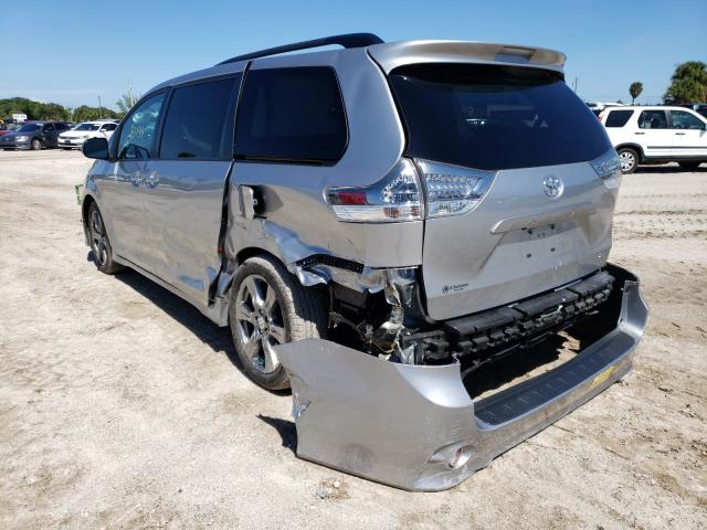 Photo 2 VIN: 5TDXZ3DC7HS853403 - TOYOTA SIENNA SE 