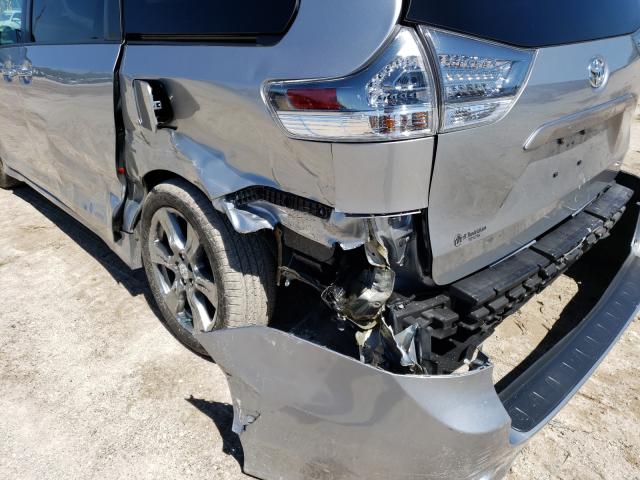 Photo 8 VIN: 5TDXZ3DC7HS853403 - TOYOTA SIENNA SE 