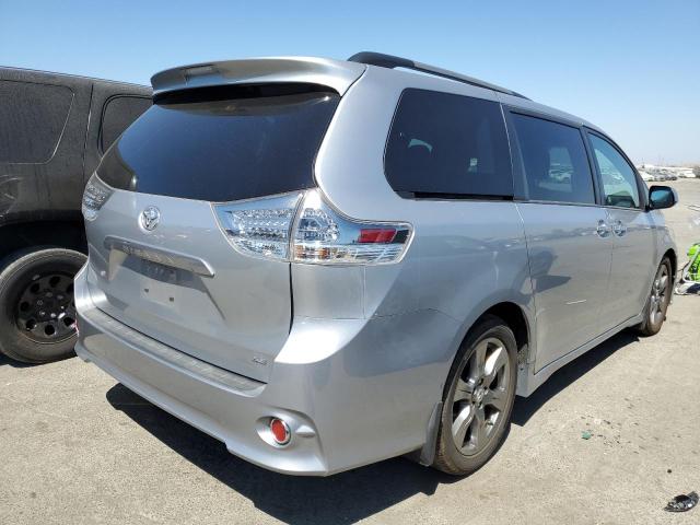 Photo 2 VIN: 5TDXZ3DC7HS868516 - TOYOTA SIENNA SE 