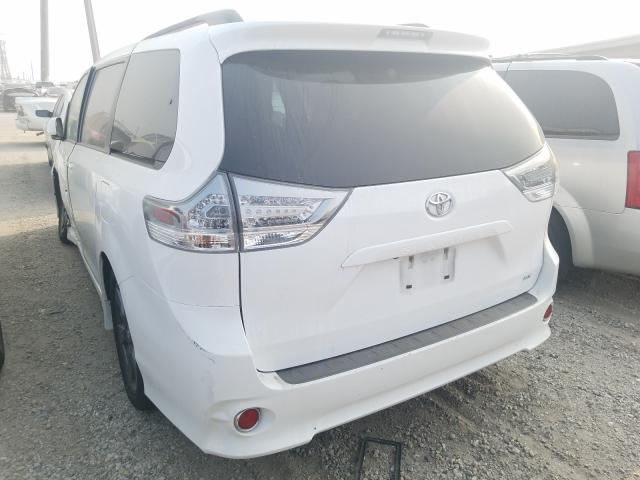 Photo 2 VIN: 5TDXZ3DC7HS870833 - TOYOTA SIENNA SE 