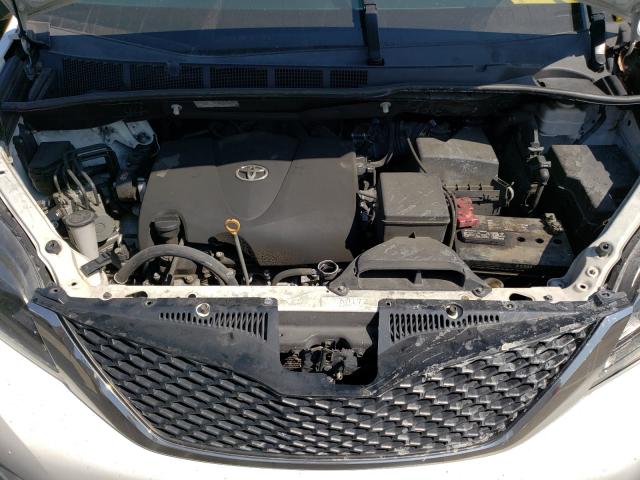 Photo 6 VIN: 5TDXZ3DC7HS870833 - TOYOTA SIENNA SE 