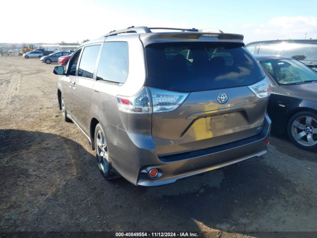 Photo 2 VIN: 5TDXZ3DC7HS876986 - TOYOTA SIENNA 