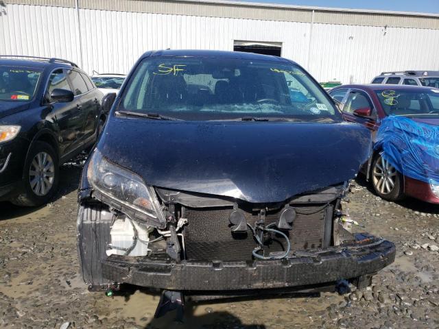 Photo 4 VIN: 5TDXZ3DC7JS909040 - TOYOTA SIENNA SE 