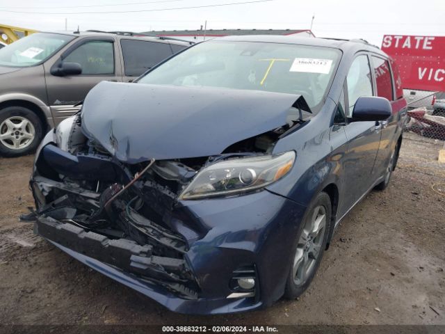 Photo 1 VIN: 5TDXZ3DC7JS934102 - TOYOTA SIENNA 