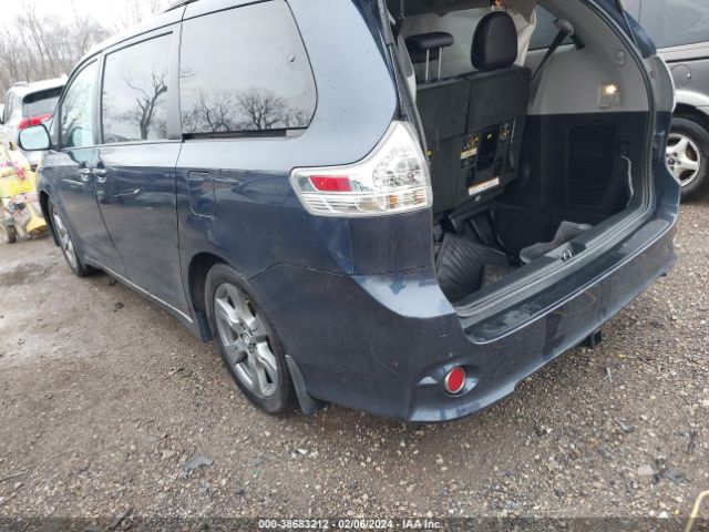 Photo 2 VIN: 5TDXZ3DC7JS934102 - TOYOTA SIENNA 