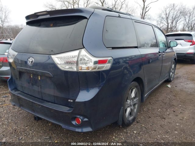 Photo 3 VIN: 5TDXZ3DC7JS934102 - TOYOTA SIENNA 