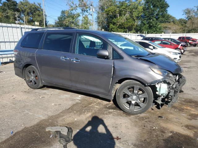 Photo 3 VIN: 5TDXZ3DC8HS769638 - TOYOTA SIENNA SE 