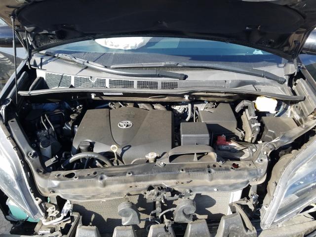 Photo 6 VIN: 5TDXZ3DC8HS778629 - TOYOTA SIENNA SE 