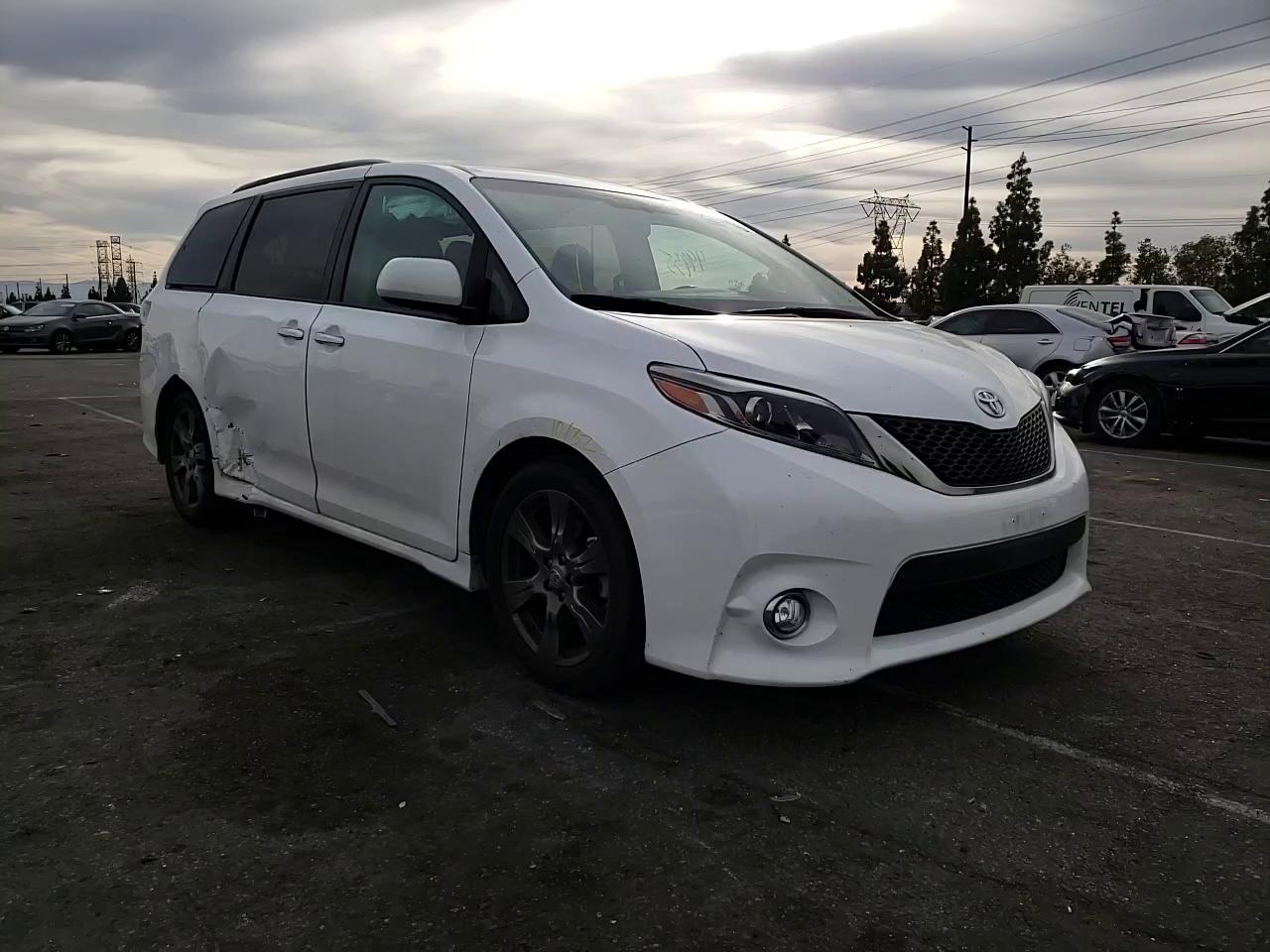 Photo 10 VIN: 5TDXZ3DC8HS780588 - TOYOTA SIENNA SE 