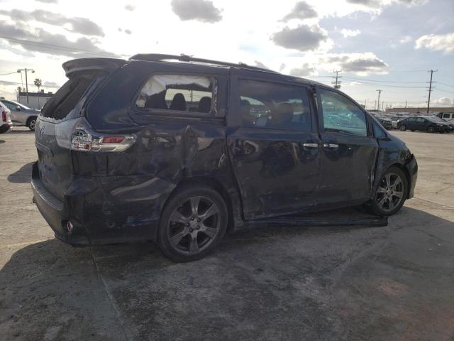 Photo 2 VIN: 5TDXZ3DC8HS791462 - TOYOTA SIENNA SE 