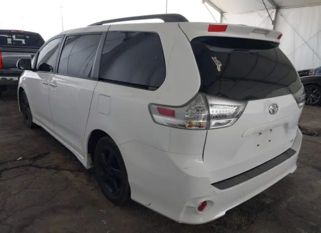 Photo 2 VIN: 5TDXZ3DC8HS797763 - TOYOTA SIENNA 