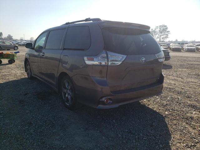 Photo 2 VIN: 5TDXZ3DC8HS802623 - TOYOTA SIENNA SE 