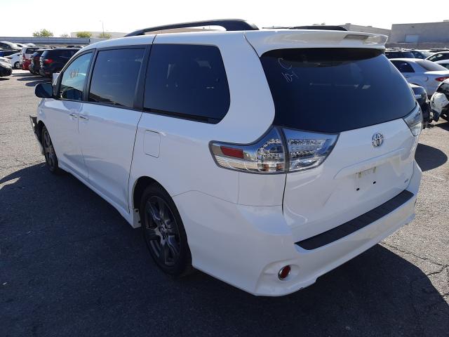 Photo 2 VIN: 5TDXZ3DC8HS805005 - TOYOTA SIENNA SE 