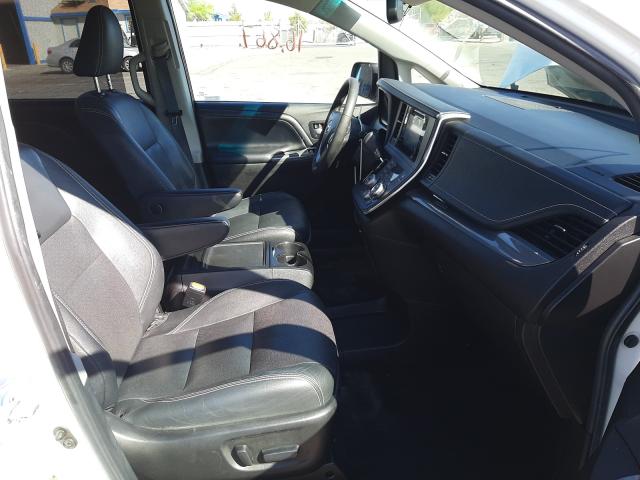 Photo 4 VIN: 5TDXZ3DC8HS805005 - TOYOTA SIENNA SE 