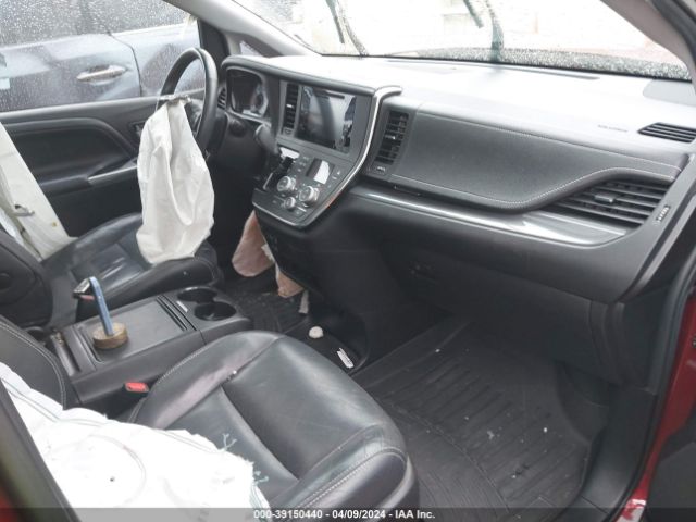 Photo 4 VIN: 5TDXZ3DC8HS846086 - TOYOTA SIENNA 