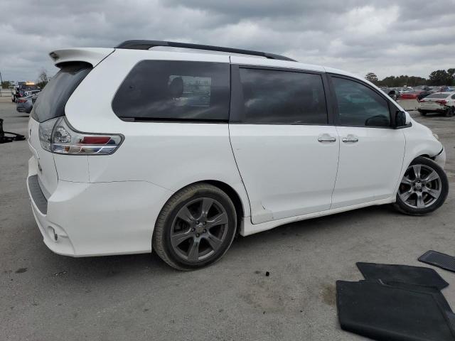 Photo 2 VIN: 5TDXZ3DC8HS866399 - TOYOTA SIENNA SE 