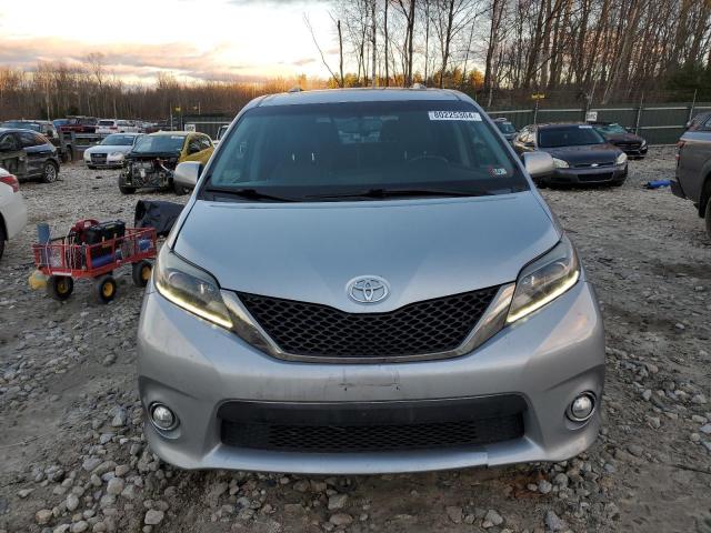 Photo 4 VIN: 5TDXZ3DC8HS898186 - TOYOTA SIENNA SE 