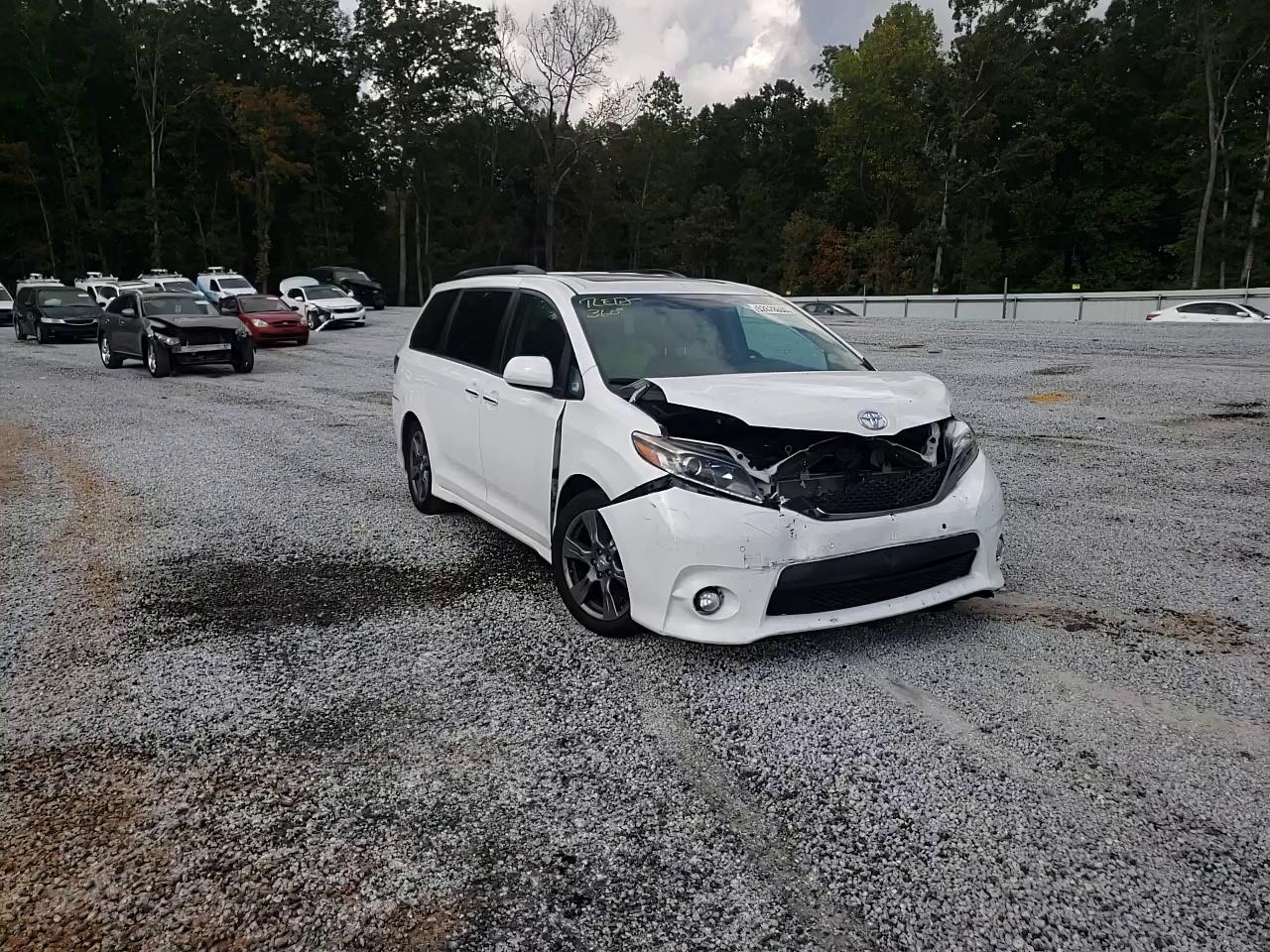 Photo 10 VIN: 5TDXZ3DC8HS899838 - TOYOTA SIENNA SE 