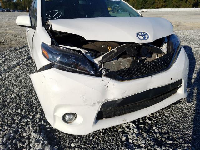 Photo 8 VIN: 5TDXZ3DC8HS899838 - TOYOTA SIENNA SE 