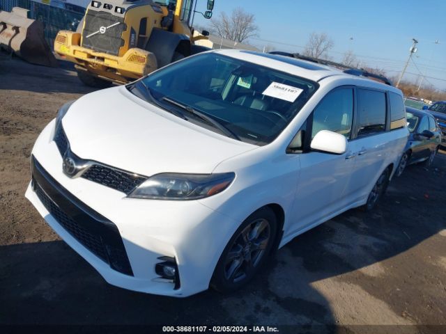 Photo 1 VIN: 5TDXZ3DC8JS903988 - TOYOTA SIENNA 