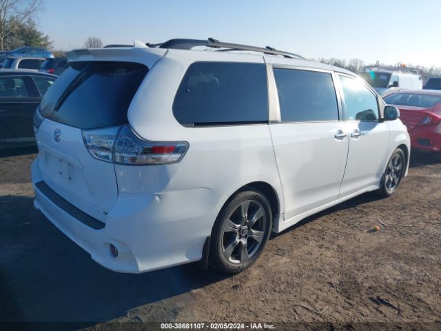 Photo 3 VIN: 5TDXZ3DC8JS903988 - TOYOTA SIENNA 