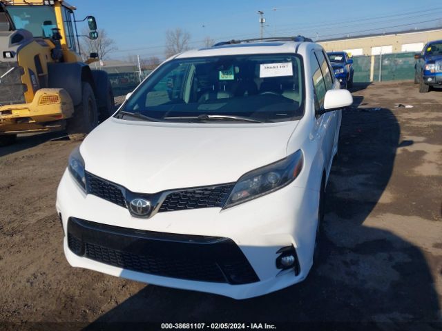 Photo 5 VIN: 5TDXZ3DC8JS903988 - TOYOTA SIENNA 