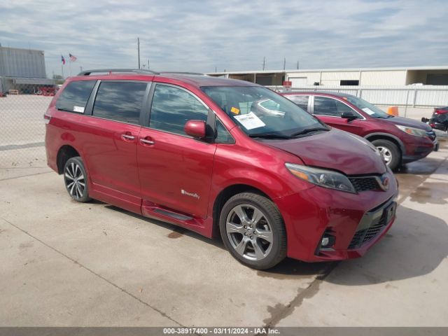 Photo 0 VIN: 5TDXZ3DC8JS922072 - TOYOTA SIENNA 