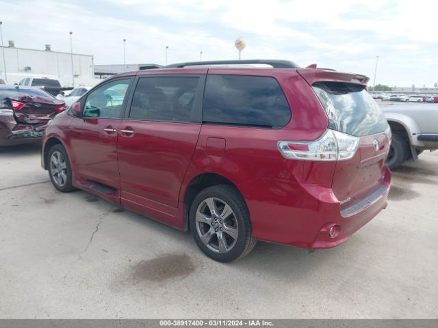 Photo 2 VIN: 5TDXZ3DC8JS922072 - TOYOTA SIENNA 