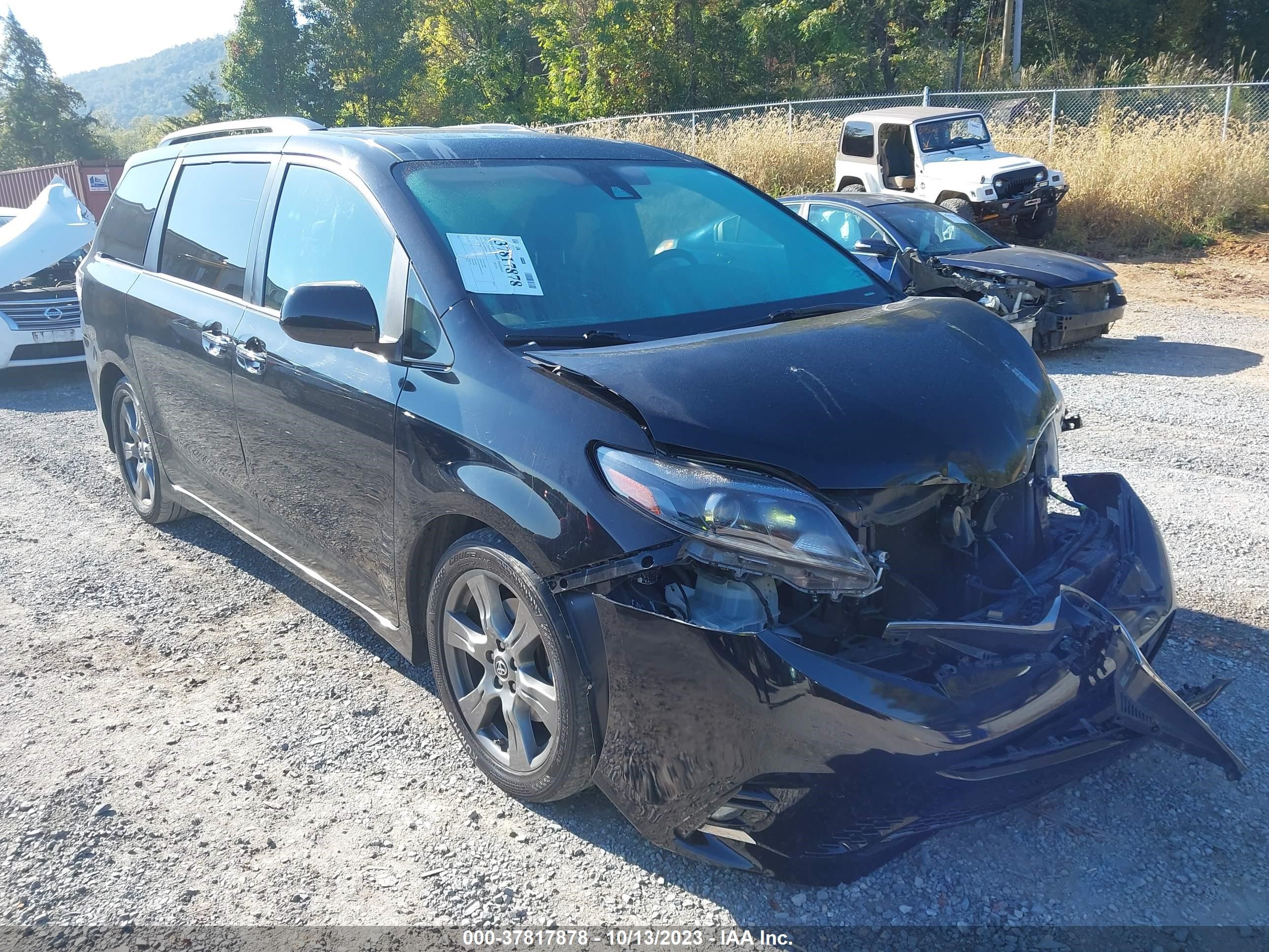 Photo 5 VIN: 5TDXZ3DC8JS942645 - TOYOTA SIENNA 