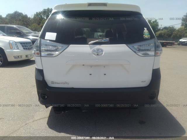 Photo 5 VIN: 5TDXZ3DC8JS944069 - TOYOTA SIENNA 