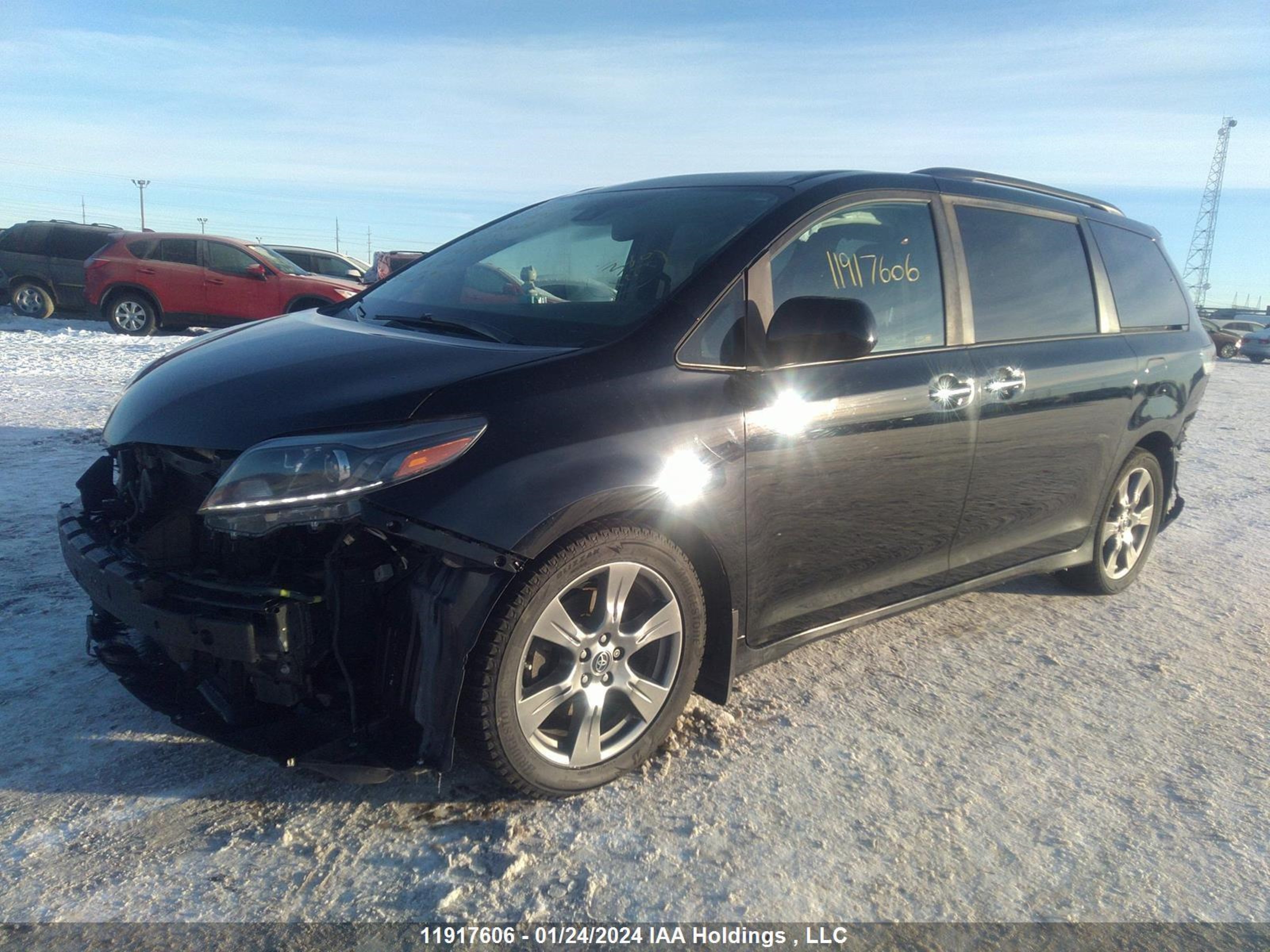 Photo 1 VIN: 5TDXZ3DC8JS952690 - TOYOTA SIENNA 