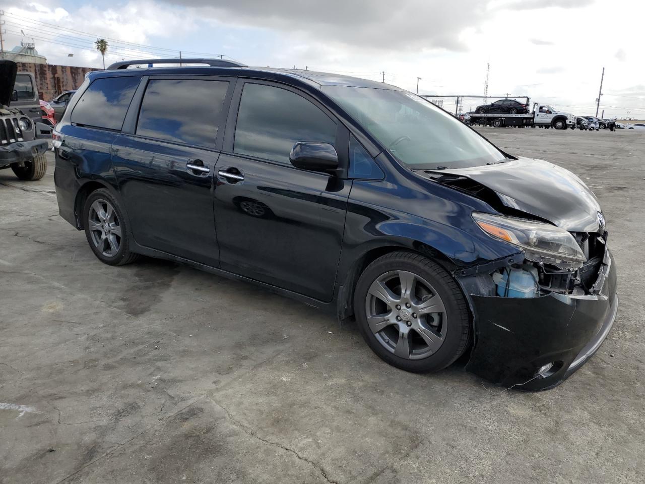 Photo 3 VIN: 5TDXZ3DC9HS777747 - TOYOTA SIENNA 