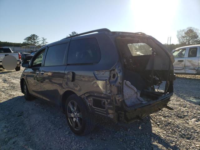 Photo 2 VIN: 5TDXZ3DC9HS794628 - TOYOTA SIENNA SE 