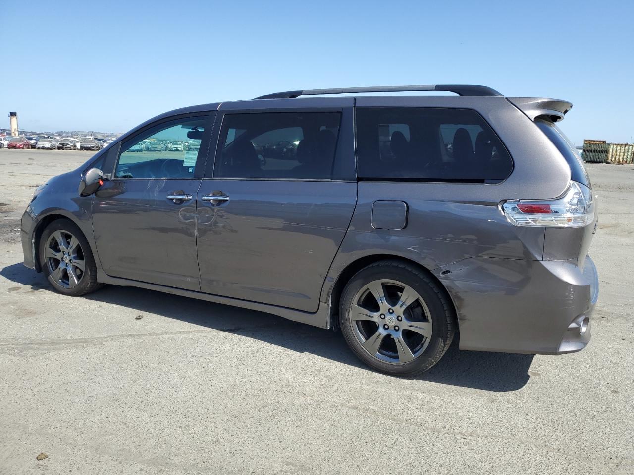 Photo 1 VIN: 5TDXZ3DC9HS806373 - TOYOTA SIENNA 