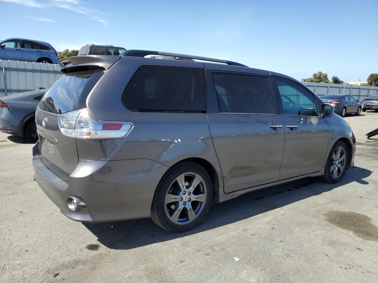 Photo 2 VIN: 5TDXZ3DC9HS806373 - TOYOTA SIENNA 