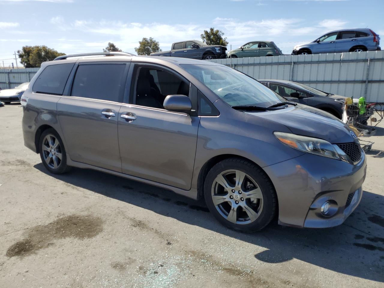 Photo 3 VIN: 5TDXZ3DC9HS806373 - TOYOTA SIENNA 