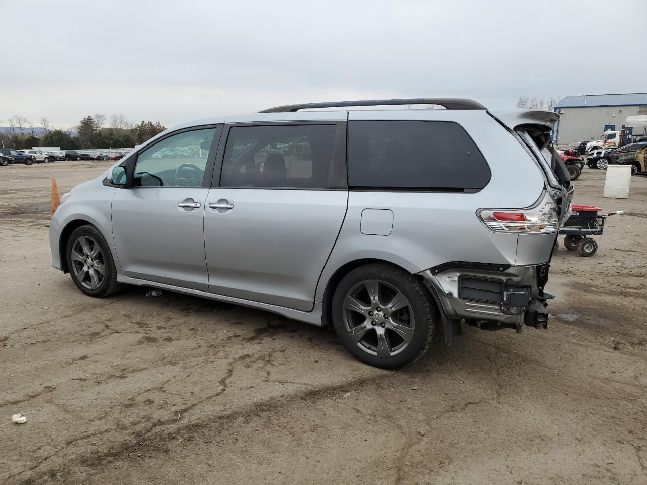 Photo 1 VIN: 5TDXZ3DC9HS834058 - TOYOTA SIENNA 