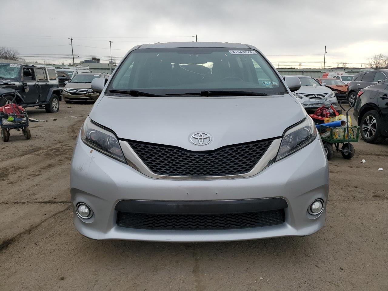 Photo 4 VIN: 5TDXZ3DC9HS834058 - TOYOTA SIENNA 