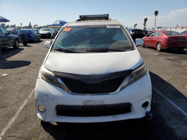 Photo 4 VIN: 5TDXZ3DC9HS849823 - TOYOTA SIENNA SE 