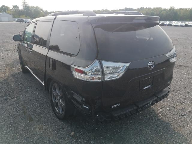 Photo 2 VIN: 5TDXZ3DC9HS850826 - TOYOTA SIENNA SE 