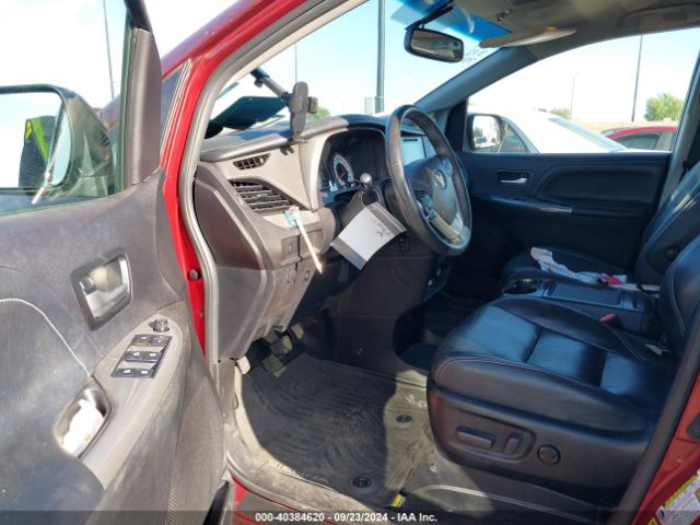 Photo 4 VIN: 5TDXZ3DC9HS877542 - TOYOTA SIENNA 