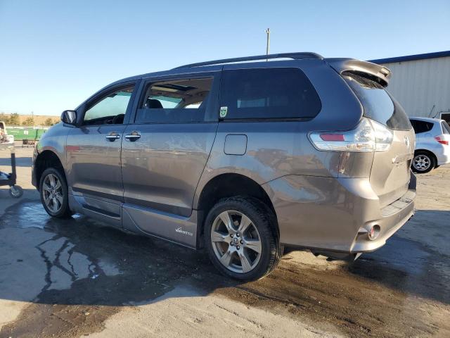 Photo 1 VIN: 5TDXZ3DC9KS978717 - TOYOTA SIENNA SE 