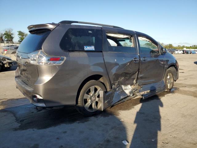 Photo 2 VIN: 5TDXZ3DC9KS978717 - TOYOTA SIENNA SE 