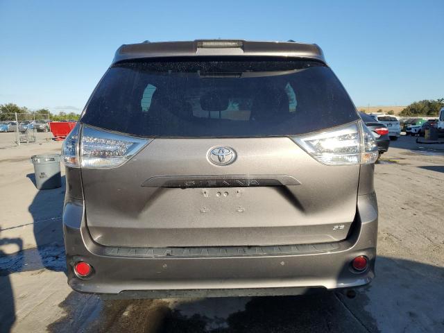 Photo 5 VIN: 5TDXZ3DC9KS978717 - TOYOTA SIENNA SE 