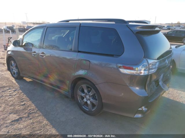 Photo 2 VIN: 5TDXZ3DCXHS790118 - TOYOTA SIENNA 