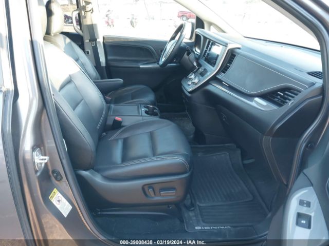 Photo 4 VIN: 5TDXZ3DCXHS790118 - TOYOTA SIENNA 