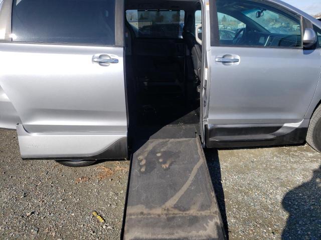 Photo 12 VIN: 5TDXZ3DCXHS813672 - TOYOTA SIENNA SE 