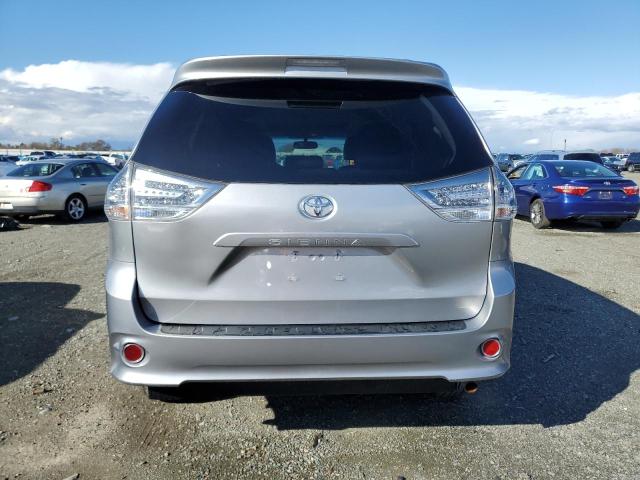 Photo 5 VIN: 5TDXZ3DCXHS813672 - TOYOTA SIENNA SE 