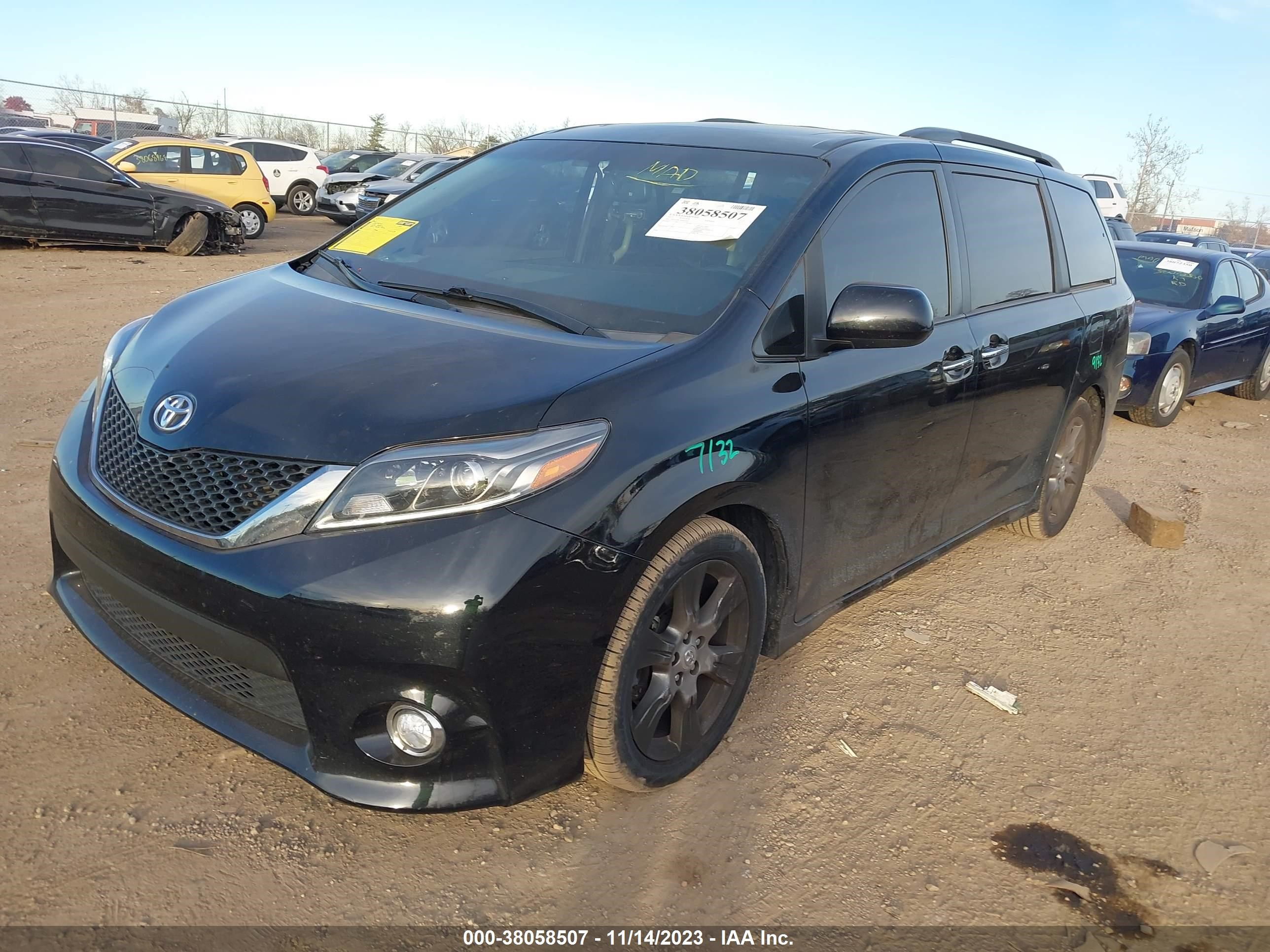 Photo 1 VIN: 5TDXZ3DCXHS829385 - TOYOTA SIENNA 